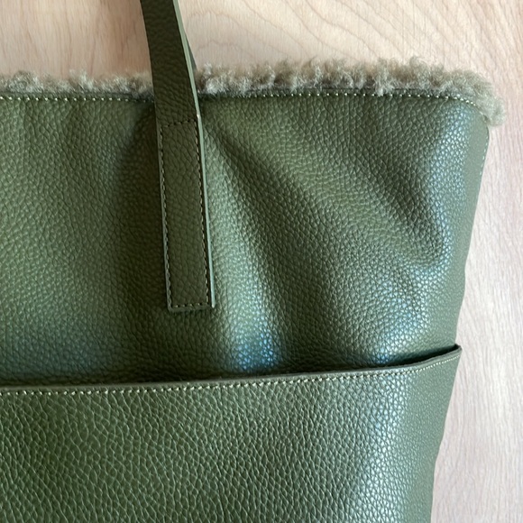 C & C CALIFORNIA Tote Bag Vegan Leather Reversible to Sherpa Olive Greeen - Picture 1 of 11